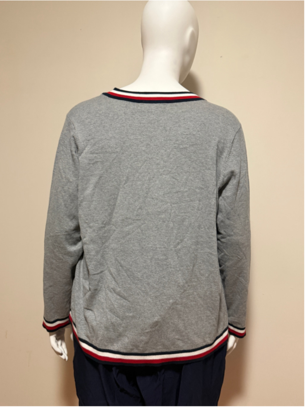 Tommy Hilfiger Plus Size 2X 100% Cotton Grey Contrast-Trim V-Neck Sweater NWT - Picture 3 of 4